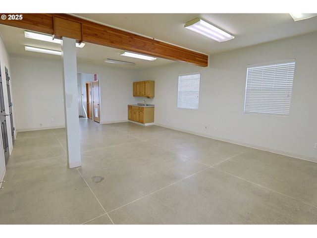 137 HALL Ave, Coos Bay, OR 97420