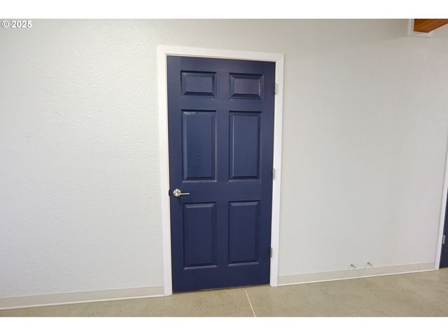 137 HALL Ave, Coos Bay, OR 97420