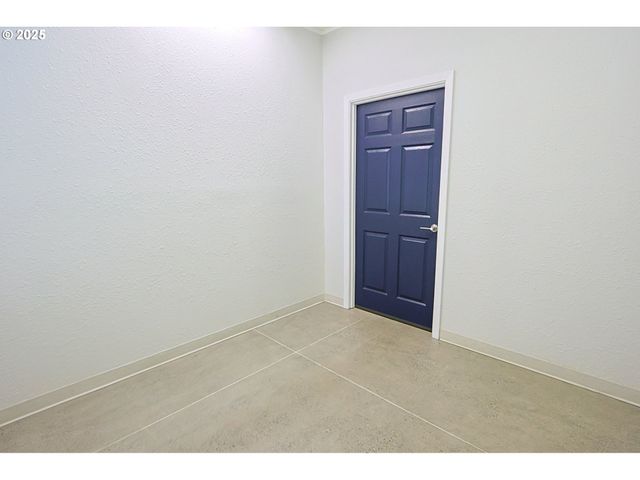 137 HALL Ave, Coos Bay, OR 97420