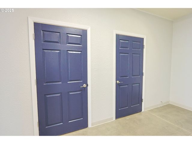 137 HALL Ave, Coos Bay, OR 97420