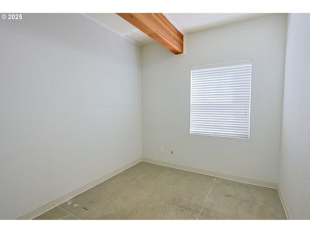 137 HALL Ave, Coos Bay, OR 97420