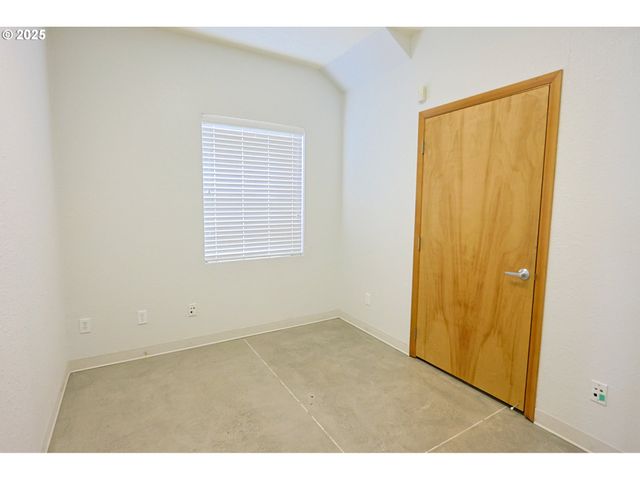 137 HALL Ave, Coos Bay, OR 97420