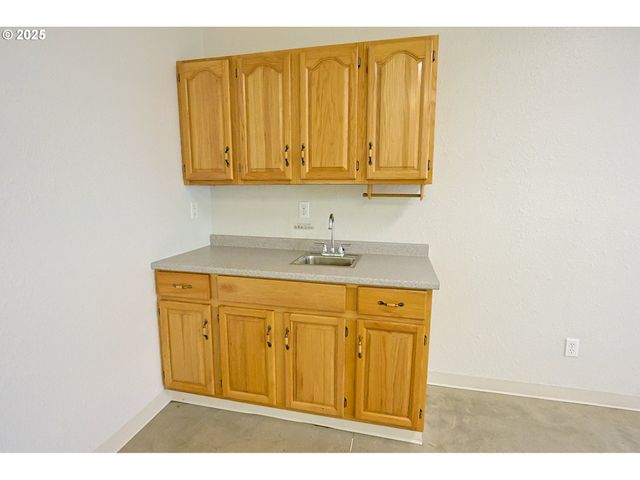 137 HALL Ave, Coos Bay, OR 97420