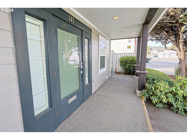 137 HALL Ave, Coos Bay, OR 97420