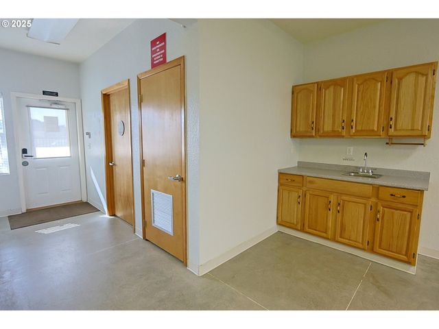 137 HALL Ave, Coos Bay, OR 97420