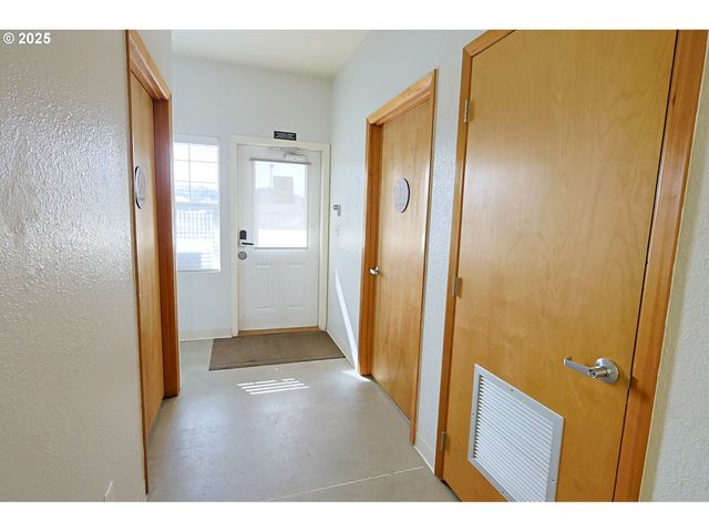 137 HALL Ave, Coos Bay, OR 97420