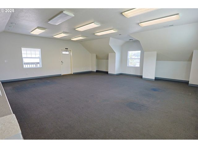 137 HALL Ave, Coos Bay, OR 97420