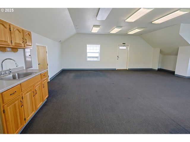 137 HALL Ave, Coos Bay, OR 97420