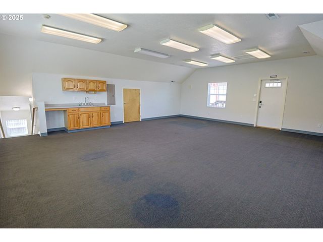 137 HALL Ave, Coos Bay, OR 97420