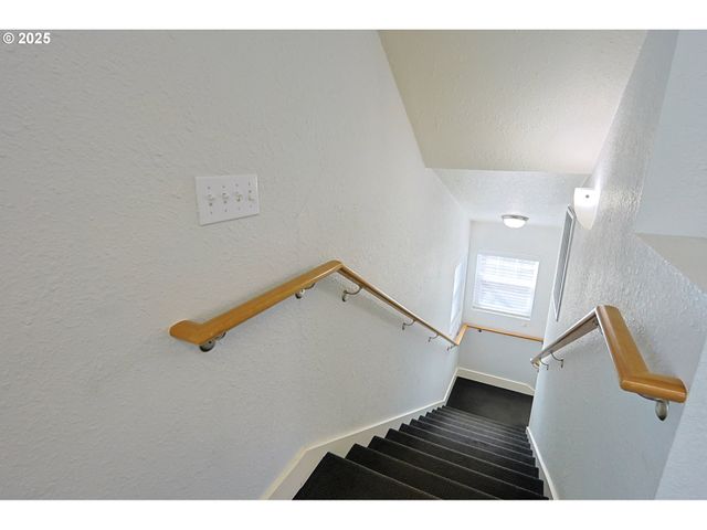 137 HALL Ave, Coos Bay, OR 97420