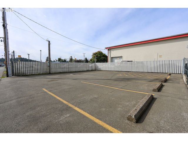 137 HALL Ave, Coos Bay, OR 97420