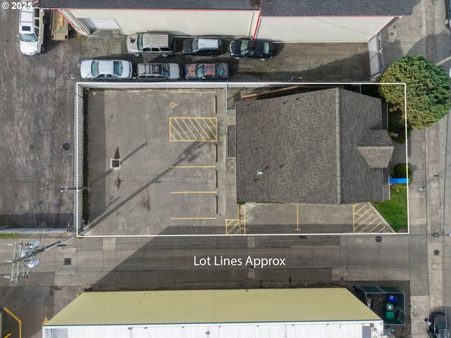 137 HALL Ave, Coos Bay, OR 97420