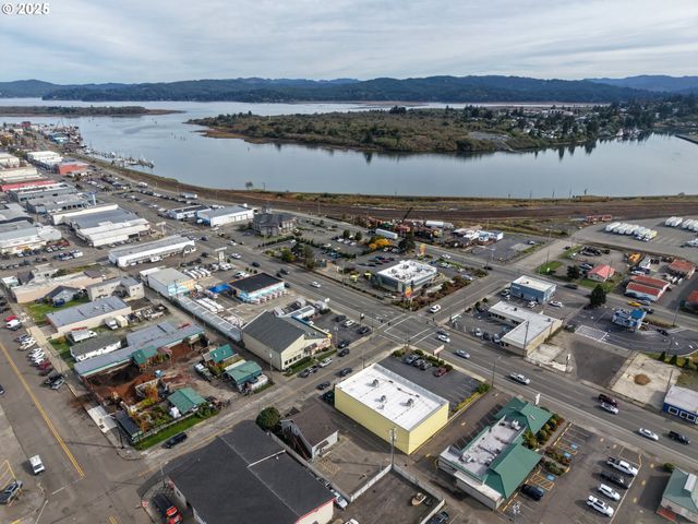 137 HALL Ave, Coos Bay, OR 97420