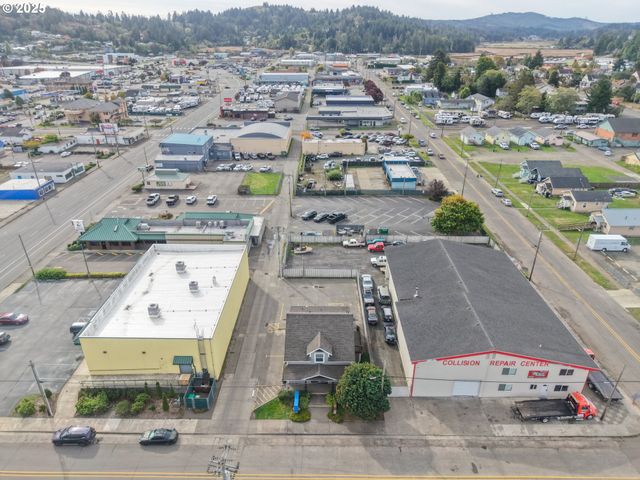137 HALL Ave, Coos Bay, OR 97420