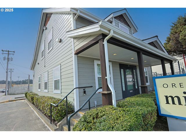 137 HALL Ave, Coos Bay, OR 97420