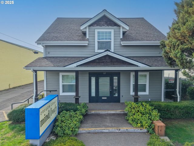 137 HALL Ave, Coos Bay, OR 97420