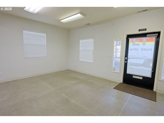 137 HALL Ave, Coos Bay, OR 97420