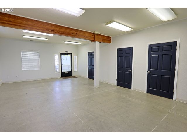 137 HALL Ave, Coos Bay, OR 97420