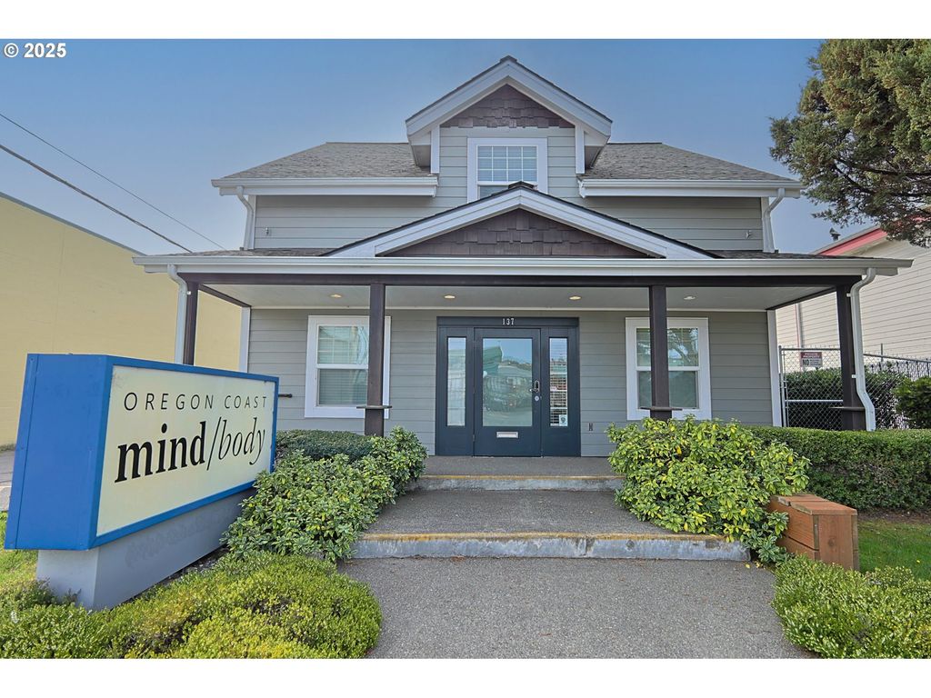 137 HALL Ave, Coos Bay, OR 97420
