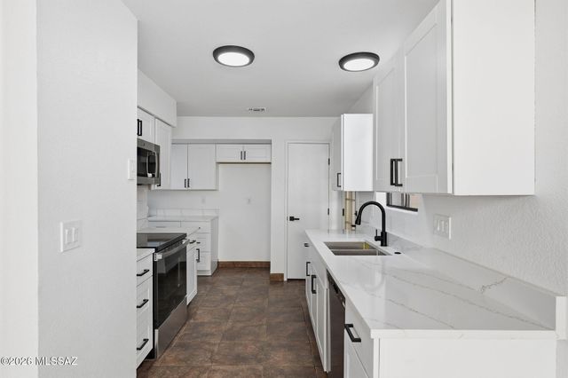 1421 W Calle Plomo, Tucson, AZ 85745