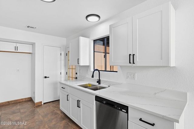 1421 W Calle Plomo, Tucson, AZ 85745