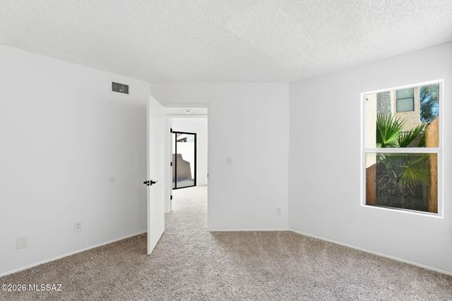 1421 W Calle Plomo, Tucson, AZ 85745