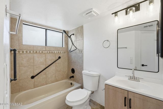1421 W Calle Plomo, Tucson, AZ 85745