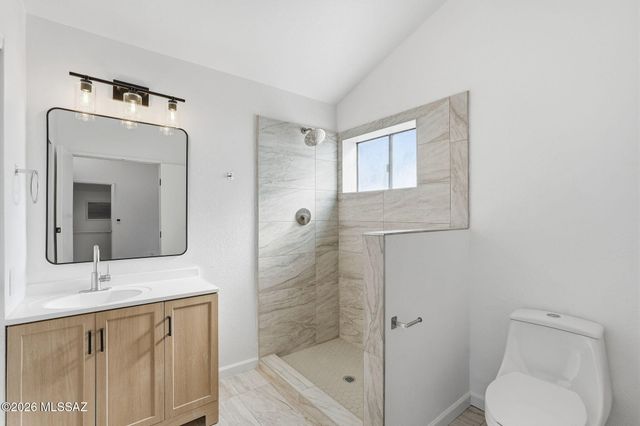 1421 W Calle Plomo, Tucson, AZ 85745