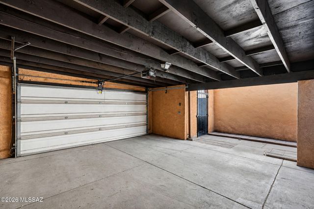 1421 W Calle Plomo, Tucson, AZ 85745