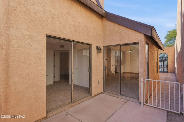 1421 W Calle Plomo, Tucson, AZ 85745