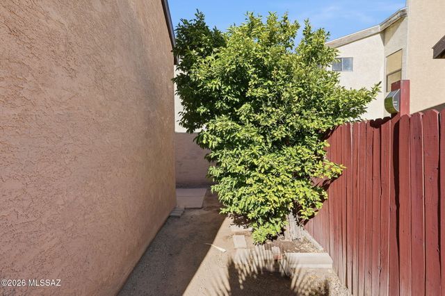 1421 W Calle Plomo, Tucson, AZ 85745