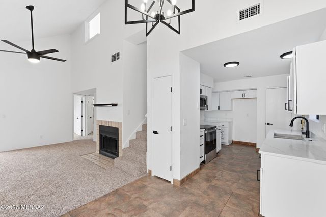 1421 W Calle Plomo, Tucson, AZ 85745