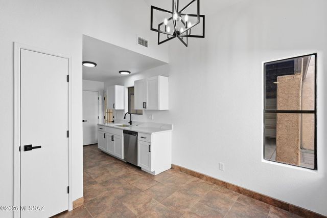 1421 W Calle Plomo, Tucson, AZ 85745