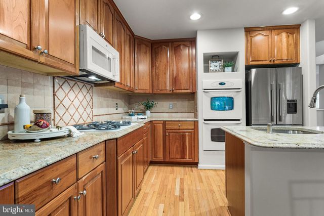 9815 BOLTON VILLAGE CT, Fairfax, VA 22032