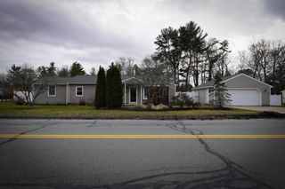 438 Gulf Road W, Dartmouth, MA 02748