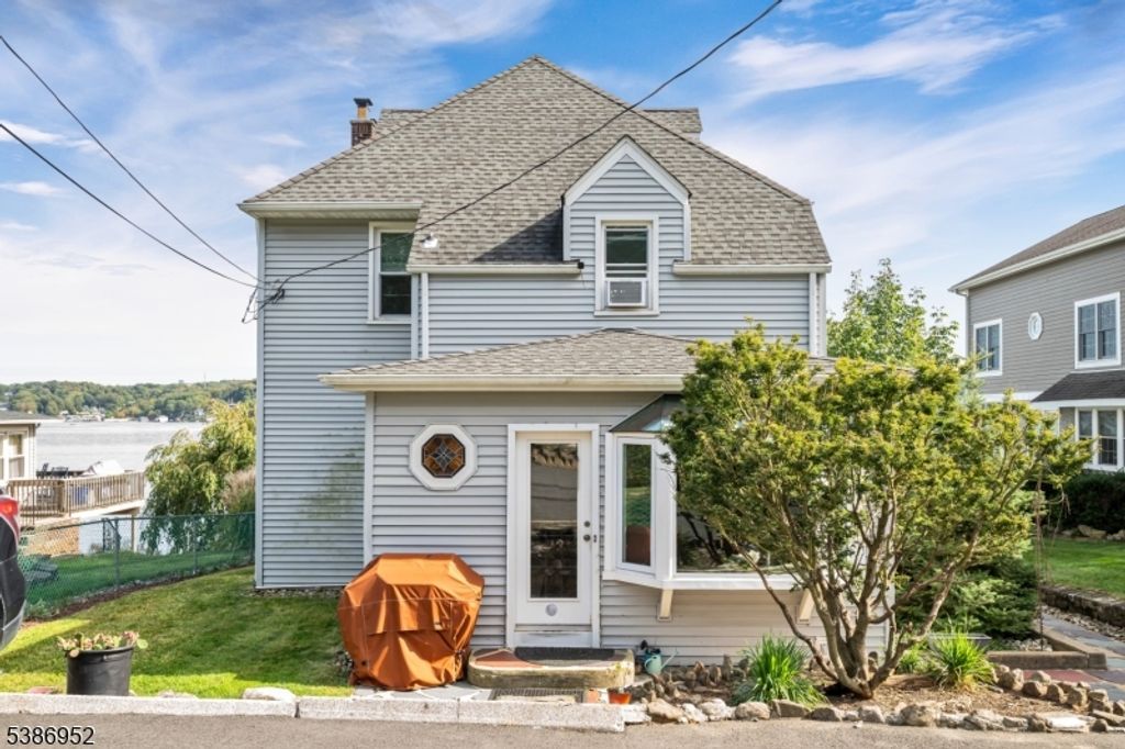 203 Lakeside Blvd, Hopatcong Boro, NJ 07843