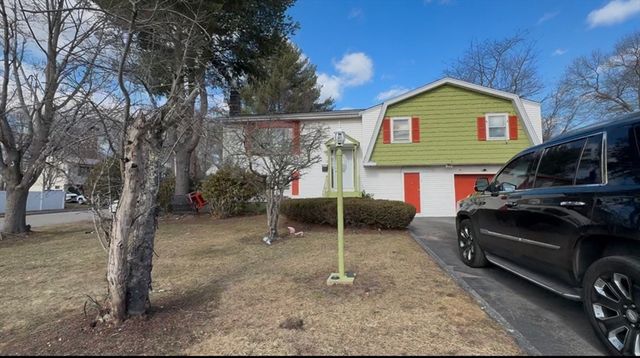 9 Fernandez Cir, Randolph, MA 02368
