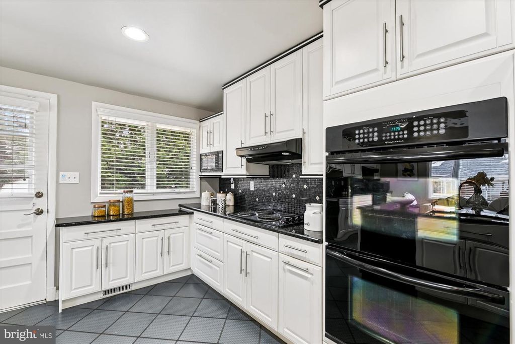 Image 17 of property listing at 3309 OLYMPIA AVE, Baltimore, MD 21215