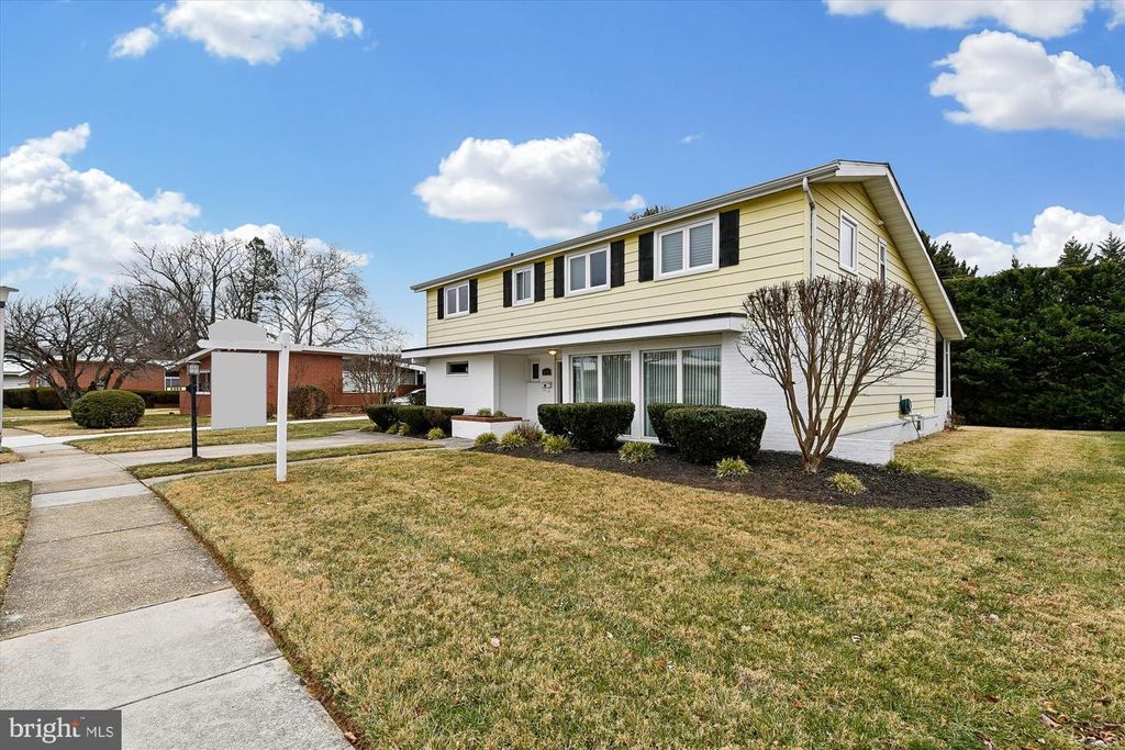 Image 3 of property listing at 3309 OLYMPIA AVE, Baltimore, MD 21215