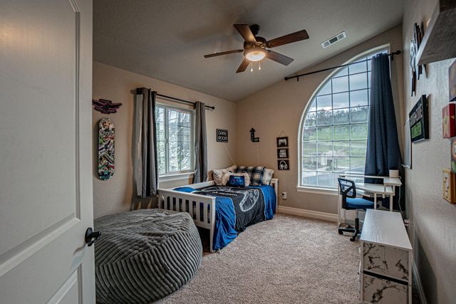 120 Eagle Trace Drive, Medford, OR 97504