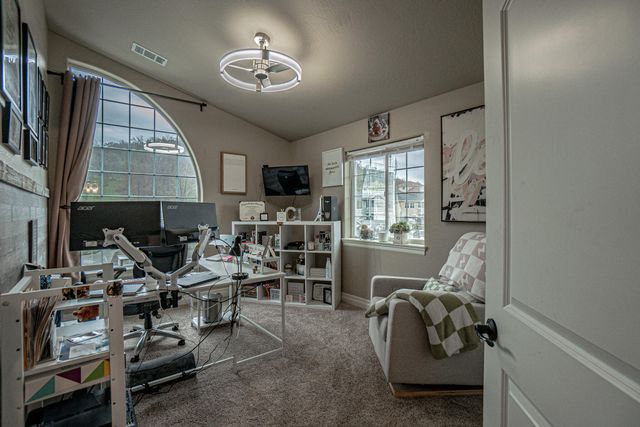 120 Eagle Trace Drive, Medford, OR 97504