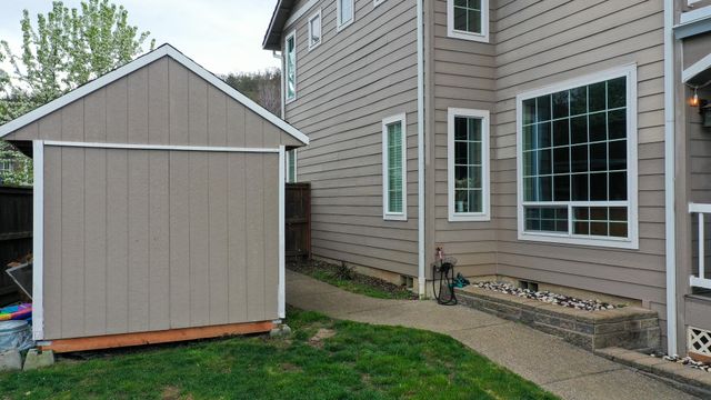 120 Eagle Trace Drive, Medford, OR 97504