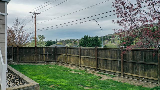 120 Eagle Trace Drive, Medford, OR 97504