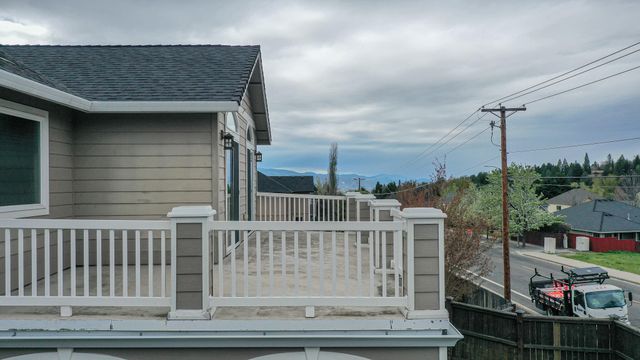 120 Eagle Trace Drive, Medford, OR 97504