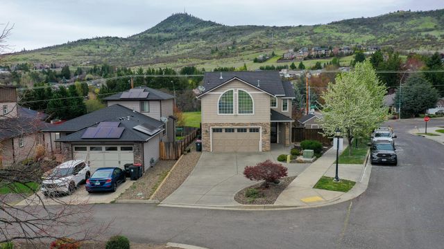120 Eagle Trace Drive, Medford, OR 97504