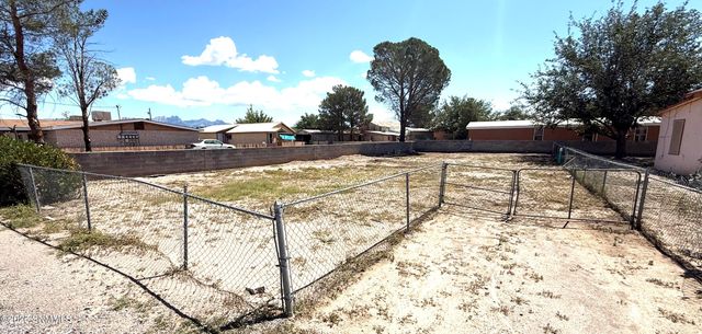 333 Armstrong Road, Las Cruces, NM 88007
