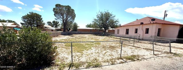 333 Armstrong Road, Las Cruces, NM 88007
