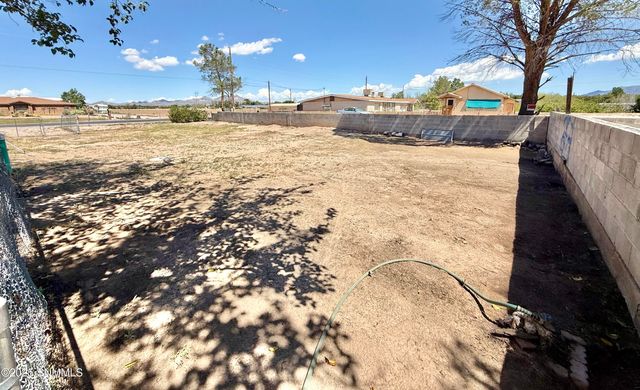 333 Armstrong Road, Las Cruces, NM 88007