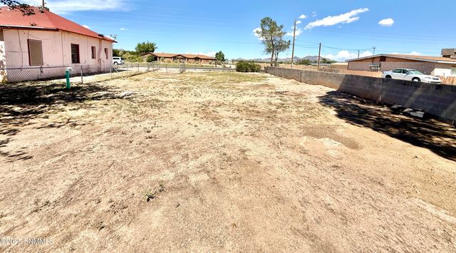 333 Armstrong Road, Las Cruces, NM 88007