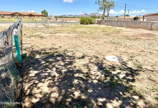333 Armstrong Road, Las Cruces, NM 88007